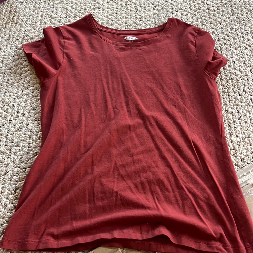 Old navy rust color tshirt